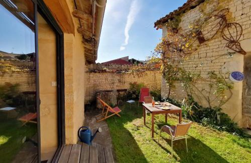 Saint-Amant-de-Boixe House | La maison de Thomas