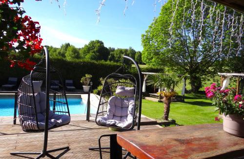 Chaudes-Aigues House | La maison de Gilbert Jacuzzi Piscine chauffée