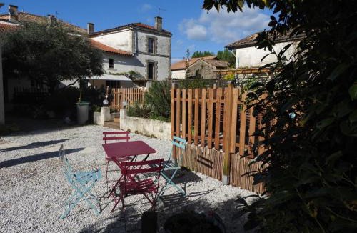 Celles-sur-Belle Apartment | La maison de Léon
