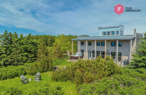 Bonaventure Ski Chalet | La Maison de l'Échouerie on Chaleur Bay Seaside 🏖️