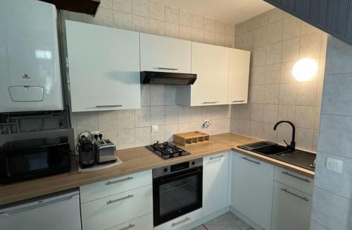 Avon House | La Maison de la Cour