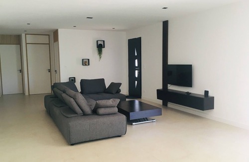 Prenois House | La Maison de La Mare