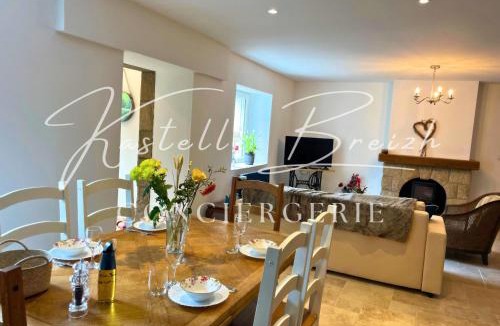 Ploumagoar House | La maison de Maïe Bail