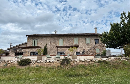 Puycelci House | La Maison de Romain – Vineyard Views, Pool, and Family Comfort