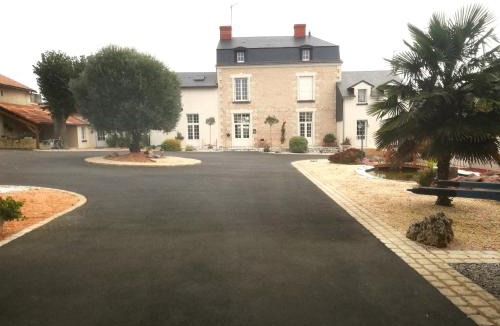 Nueil-sous-Faye House | LA MAISON De ROSE