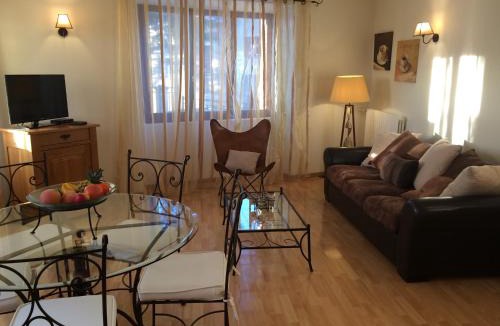 Jarjayes House | La Maison de Valentine