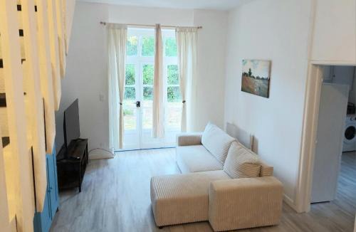 Theneuille House | La maison de Valentine