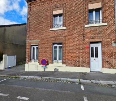 Fourmies House | La maison de Victoire, WC à l'étage