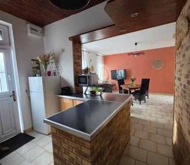 Fourmies House | La maison de Victoire, WC à l'étage