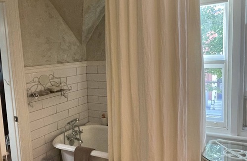 Magog Bed & Breakfast | La Maison de Ville - bed & bistro