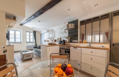 Old Lyon Apartment | La Maison Debourg