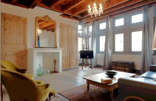 Old Lyon Apartment | La Maison Debourg