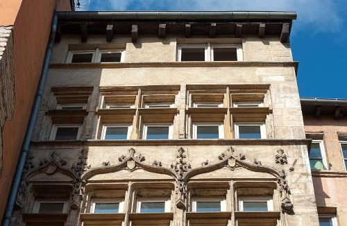 Old Lyon Apartment | La Maison Debourg