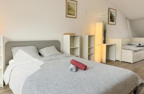 Croix House | La Maison des Amis Jules Guesde - Croix