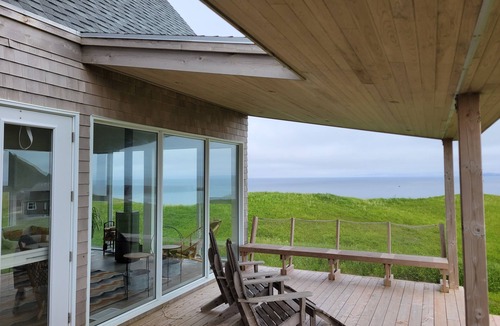 Iles de la Madeleine House | La Maison des Buttes Pelées