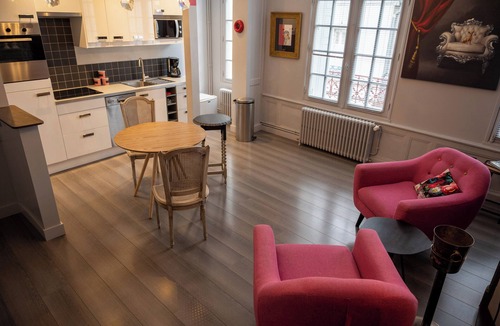 Amboise Apartment | La Maison des Cochers- 1rst floor apartment- 1 stair -