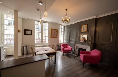 Amboise Apartment | La Maison des Cochers- 1rst floor apartment- 1 stair -