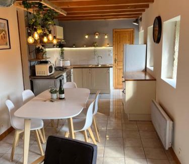 Morestel House | La maison des commis