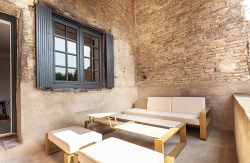 Cluny House | La Maison des Couturières: House in the heart of the city of CLUNY