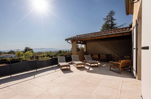 Grospierres House | LA Maison DES Cypres