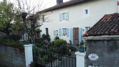 Montemboeuf Bed & Breakfast | La Maison Des Fleurs
