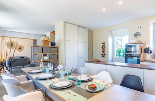 Caden House | La Maison des Frères (villa + annexe) by Interhome