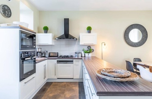 Caden House | La Maison des Frères (villa + annexe) by Interhome