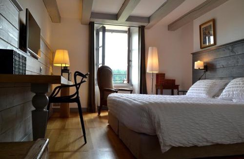 Auriac House | La Maison Des Jardins