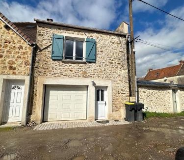 Faremoutiers Apartment | La Maison des Ormes