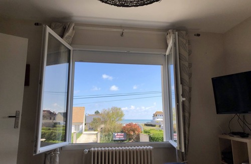 Lion-sur-Mer House | La maison des phares, 5 minutes from the beach