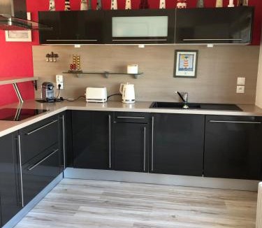 Lion-sur-Mer House | La Maison des phares