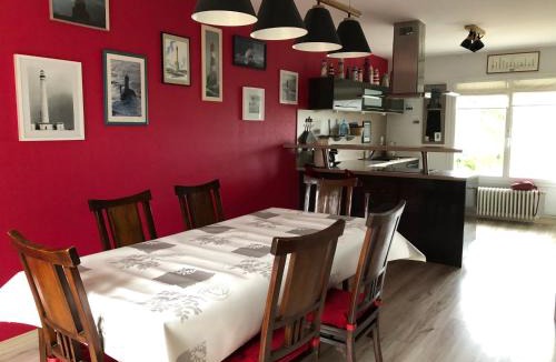 Lion-sur-Mer House | La Maison des phares