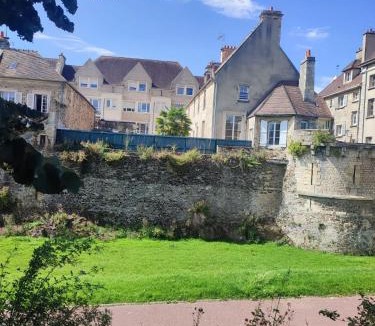 Falaise House | La maison des Remparts