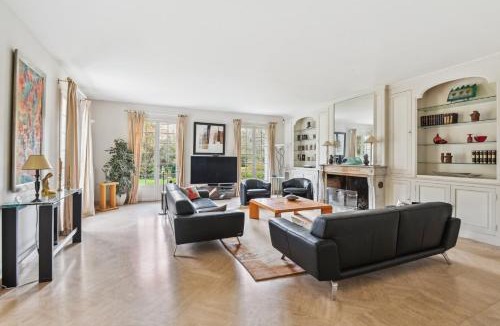 Rueil-Malmaison Villa | La Maison des Rois - Avec Jardin et Jacuzzi