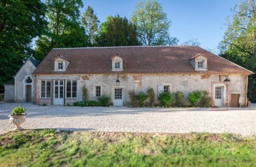 Le Subdray Apartment | La maison des romans du Château du Sollier - Charme Calme Confort Climatisation - à 5mn du péage de Bourges à la campagne - stationnement privé -Panette Collection