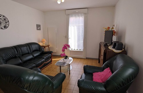 Lourdes House | LA Maison DES Rosiers