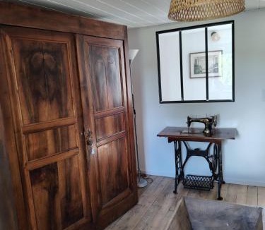 Manhac House | La Maison des Rosiers