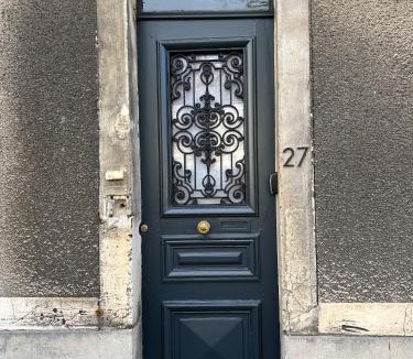 Senlis House | La Maison des Rues Pavées avec jardin by La Boîte En Plus