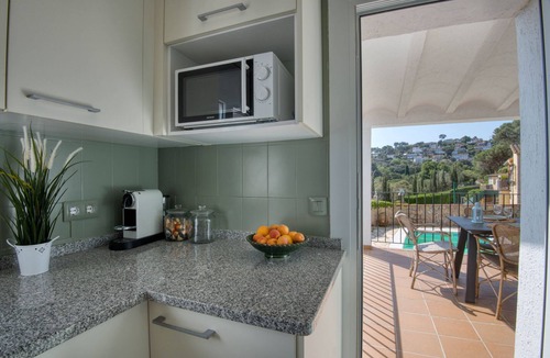 Pals Ski Chalet | LA MAISON DES VACANCES: Beautiful house with private pool and sea views in Pals