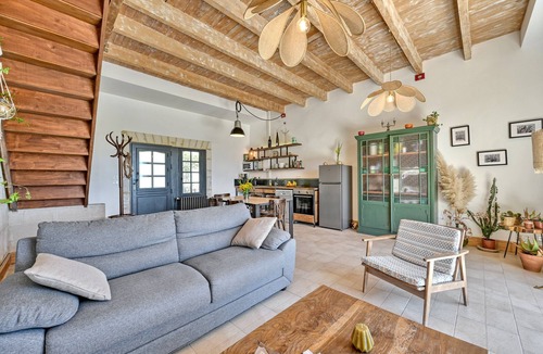 Beaucaire House | La Maison des Vendangeurs*, Gîte with swimming pool and bicycles