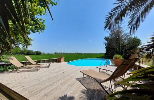 Beaucaire House | La Maison des Vendangeurs*, Gîte with swimming pool and bicycles