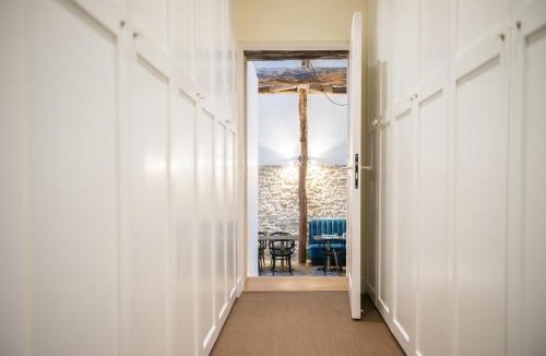 Puligny-Montrachet House | La Maison Deveney-Mars