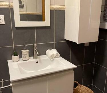 Lons-le-Saunier Apartment | La maison douce