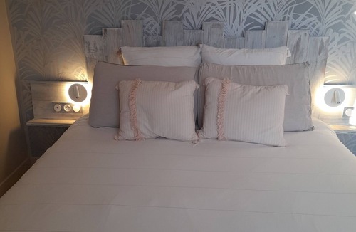 Saint-Bernard House | La maison du Bonheur