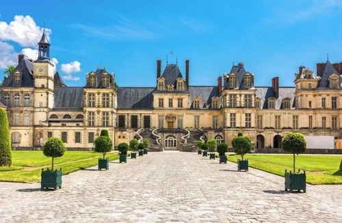 Bois-le-Roi House | "La maison du bonheur"