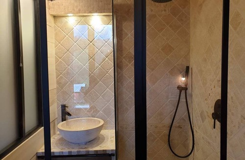 Anlhiac Bed & Breakfast | La maison du bonheur B&B