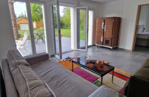 Moisson Apartment | La maison du bord de seine
