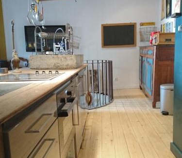 Aigueze House | La maison du brocanteur
