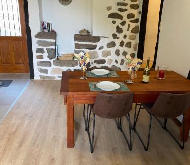 Mur-de-Barrez House | La maison du Chateau