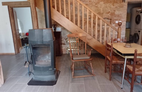 Esplas Cottage | La Maison du château at the foot of the Pyrenees mountains, with panoramic views.